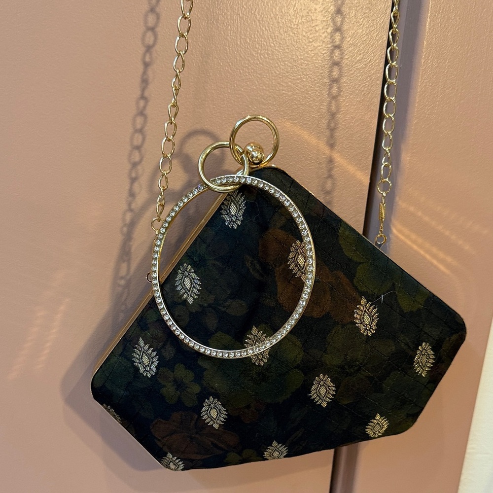 Floral Patterned Wrist Clutch with Gold Bling Ring - with shoulder strap - Picture 7 of 9